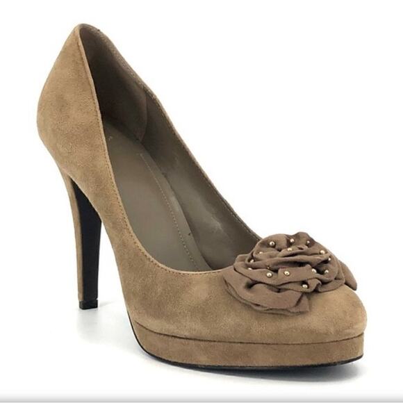 BCBGeneration Tan Suede Leather Platform Heels Gold Studded Vamp Rosettes 9.5 - Picture 1 of 16